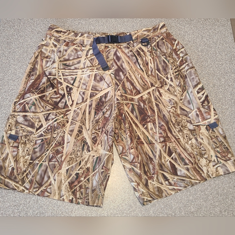 Mens cabelas back waters camo shorts size xl